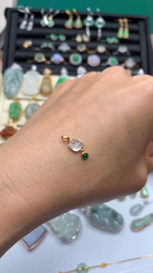 颈饰18K金镶嵌翡翠天然翡翠A货