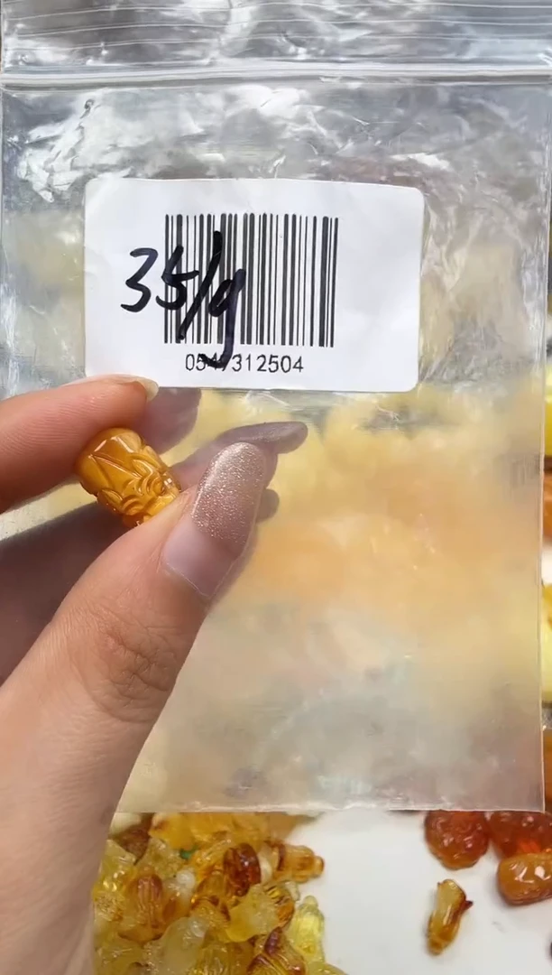 裸石琥珀未镶嵌如图