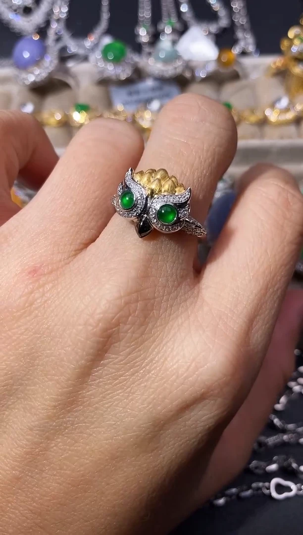 18K金镶嵌戒指翡翠戒指