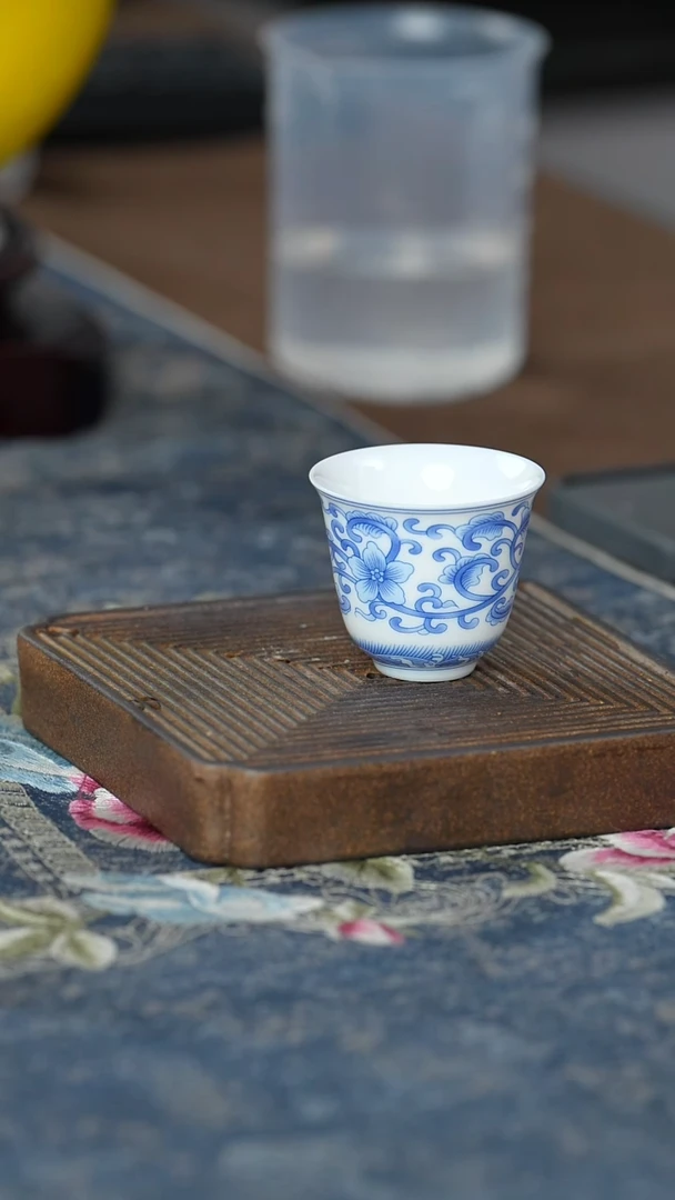 【闪购商品】【蓝堆缠枝莲客杯】【12西泠礼盒】