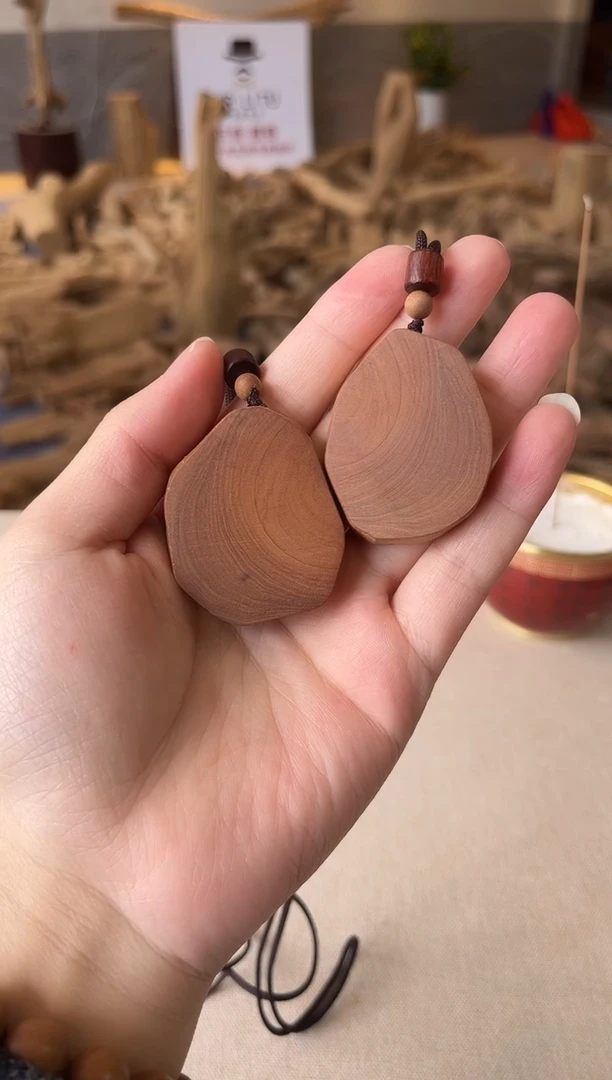 檀香木吊坠迈索尔老山檀香 随型挂牌 配挂脖绳 奶香奶甜