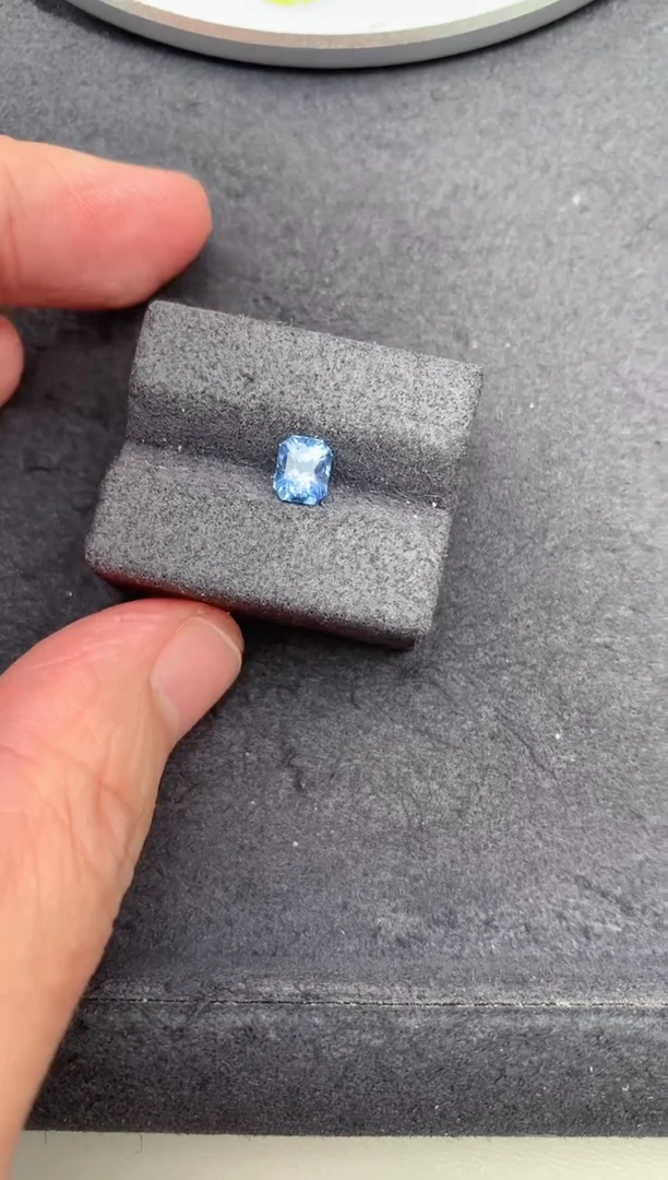 裸石蓝宝石1.03ct 无烧矢车菊