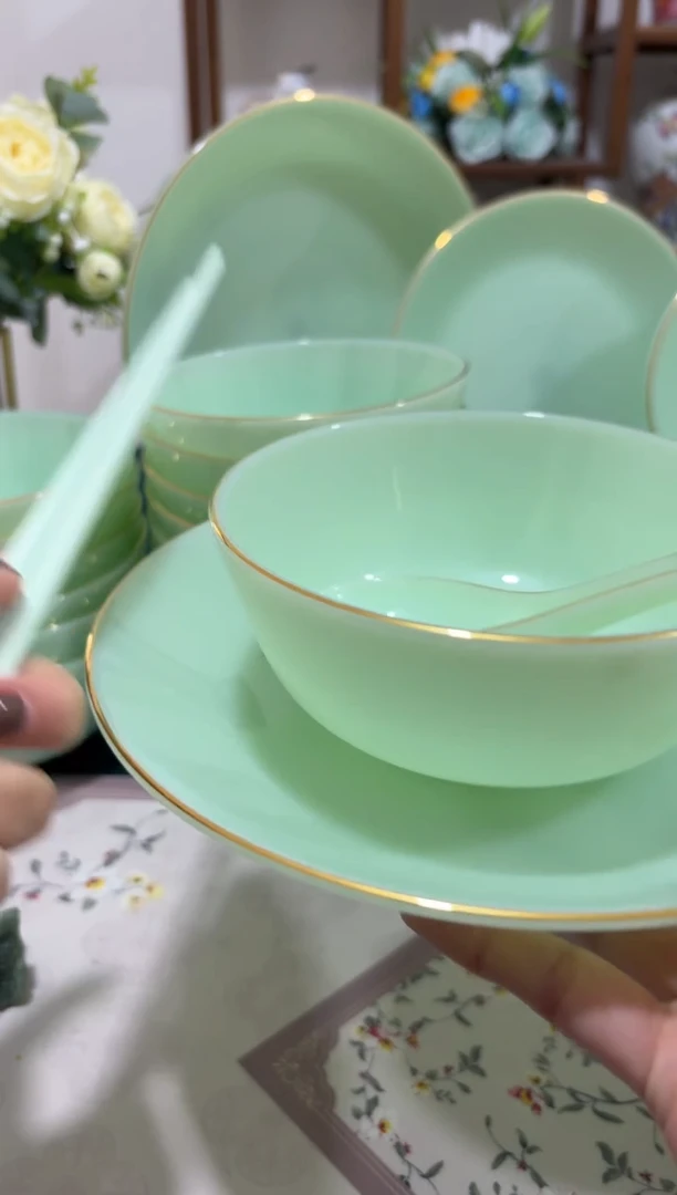 5.5英寸饭碗12个+8英寸深盘12个..12个勺.20双筷子