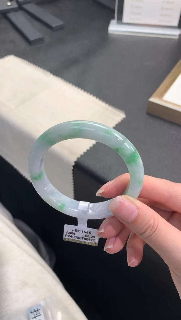 【闪购商品】翡翠手镯未镶嵌         