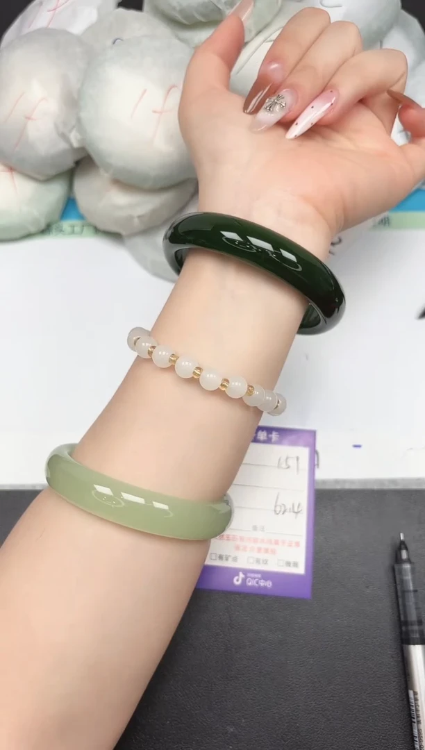 未镶嵌手镯石英质玉A151/62.4