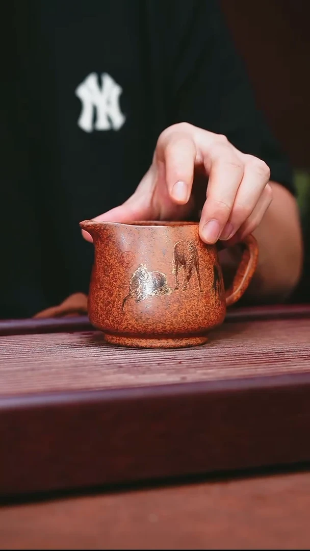 紫砂公道杯宜兴原矿紫砂   八骏公道