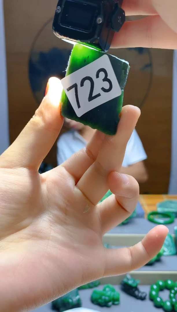 和田玉（碧玉）未镶嵌珠宝半成品1