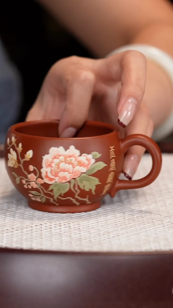 紫砂茶杯牡丹带把杯