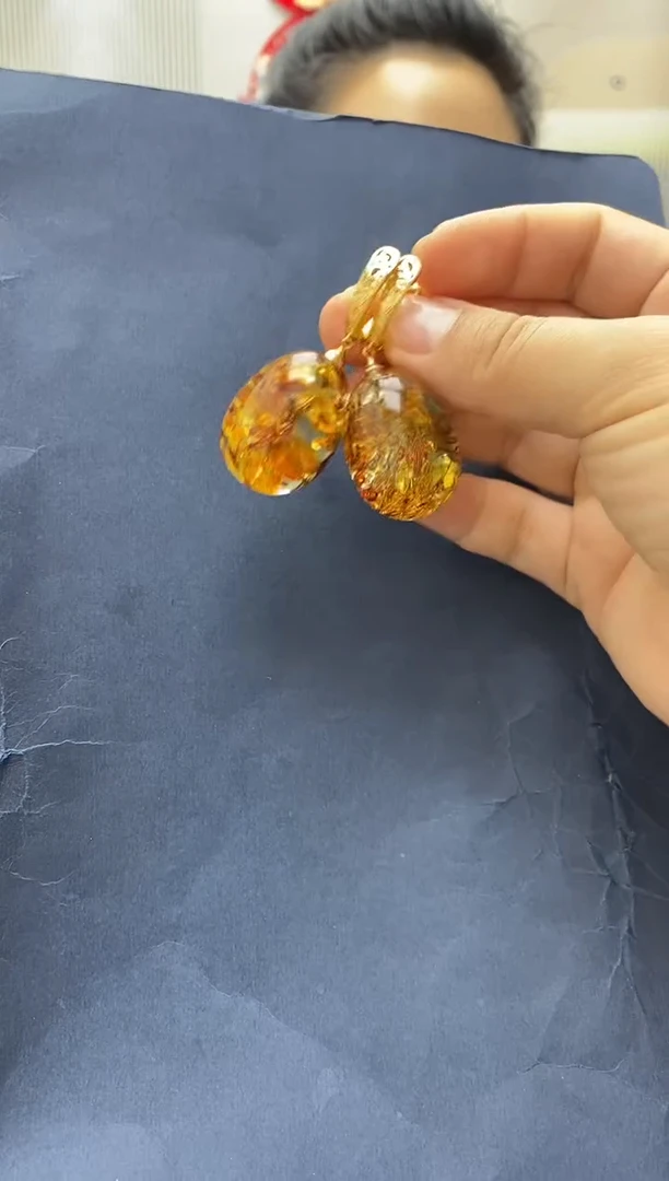 裸石琥珀未镶嵌耳坠