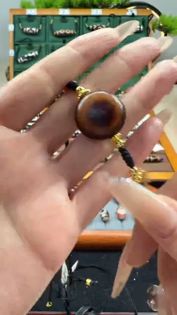 玛瑙/玉髓（覆膜）颈饰未镶嵌珍51.（微瑕）