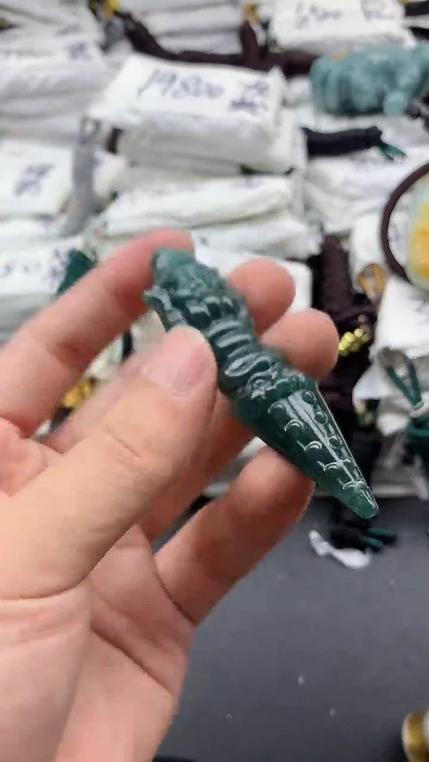 【闪购商品】翡翠未镶嵌颈饰555555555555