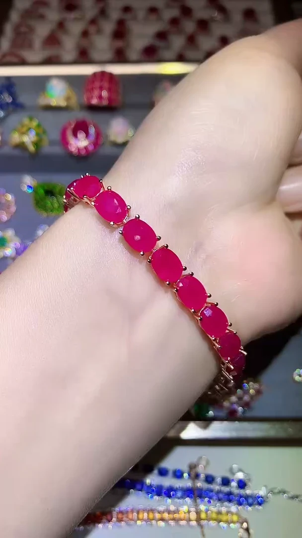 手链银S925镶嵌红宝石....