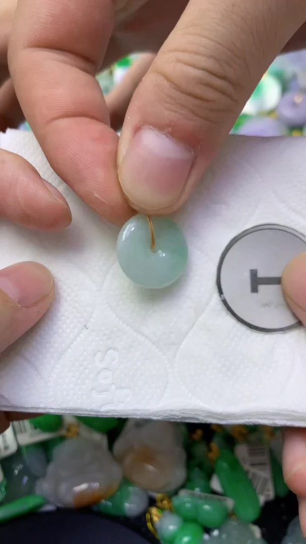 颈饰未镶嵌翡翠天然缅甸翡翠A货