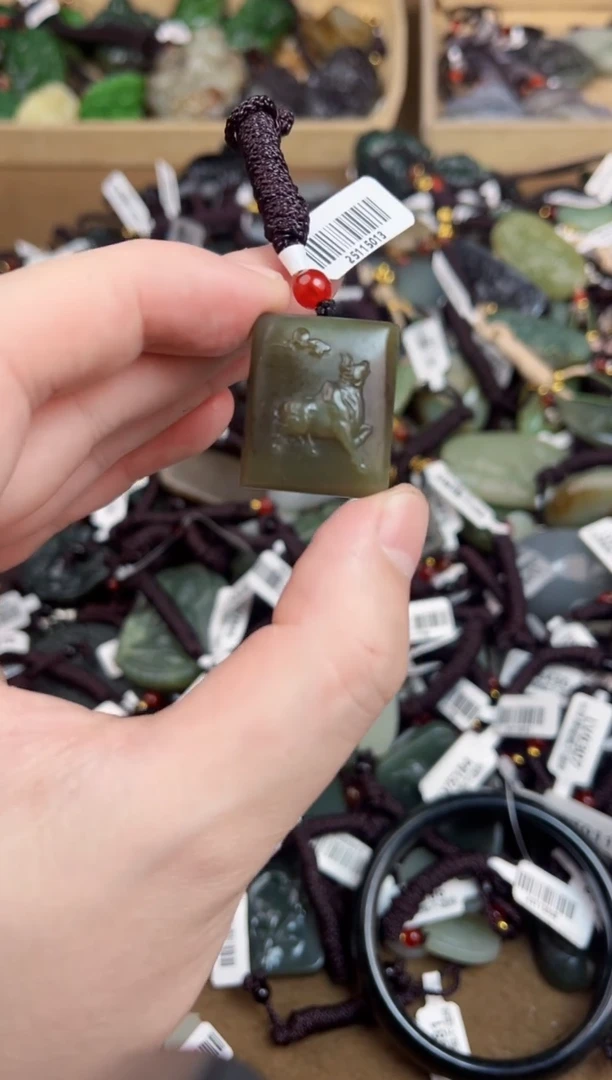 颈饰未镶嵌和田玉1