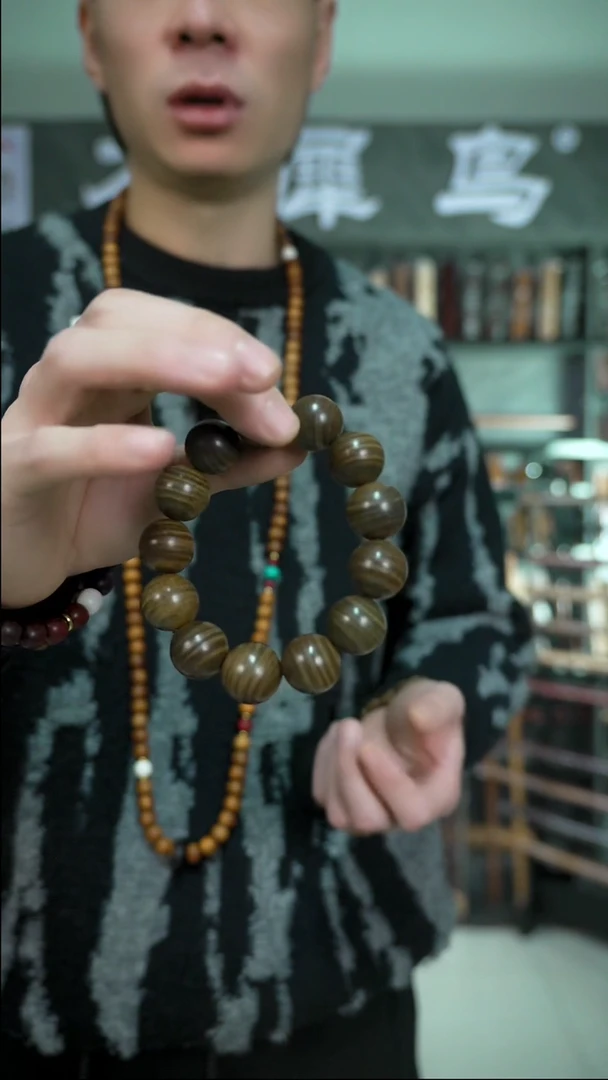 【闪购商品】维腊木（绿檀）手作木制雕刻品