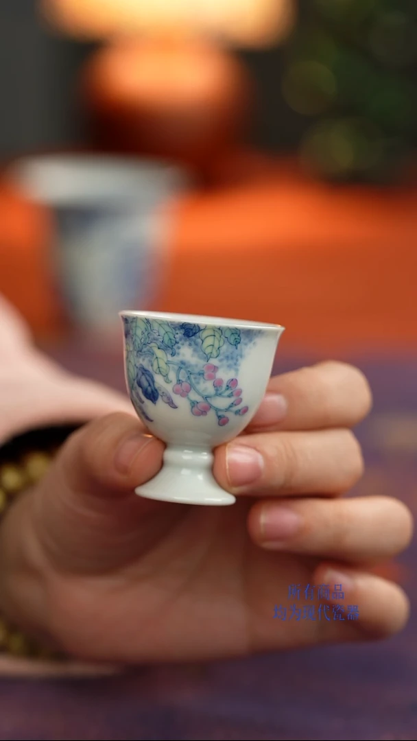 望玉斗彩高足小杯