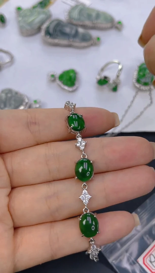 翡翠未镶嵌颈饰天然A货翡翠