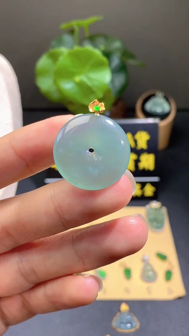 颈饰18K金镶嵌翡翠翡翠A货