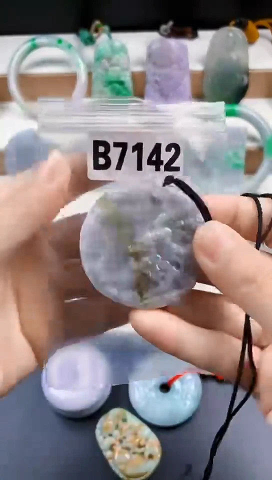 颈饰未镶嵌翡翠天然翡翠吊坠挂件