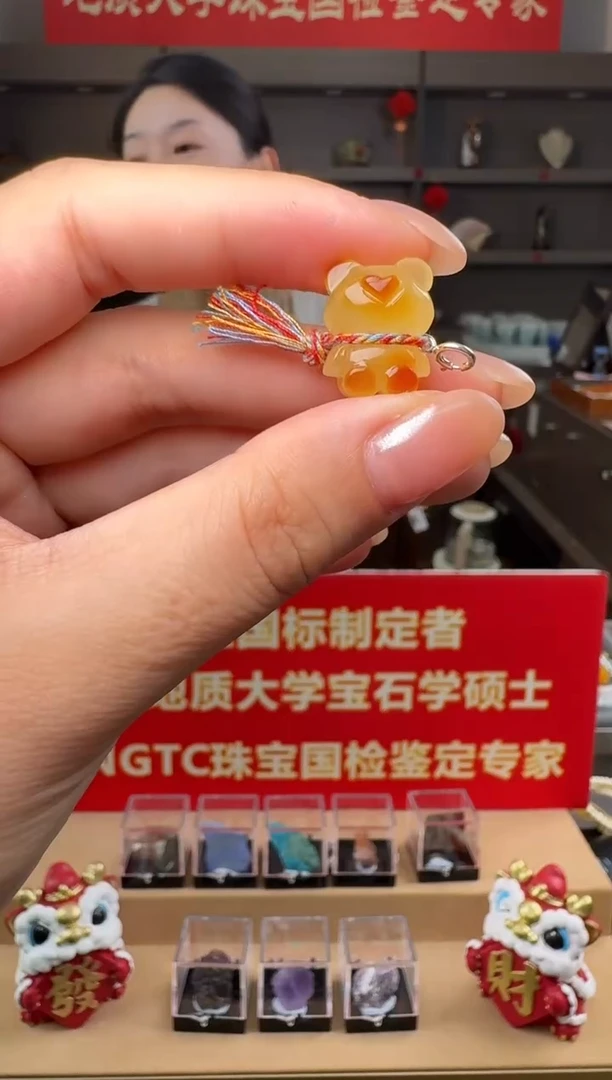 琥珀吊坠(不含链)未镶嵌琥珀小熊雕刻件1-1.5g