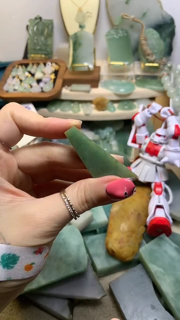 翡翠挂件未镶嵌缅甸A货翡翠，没有运费险