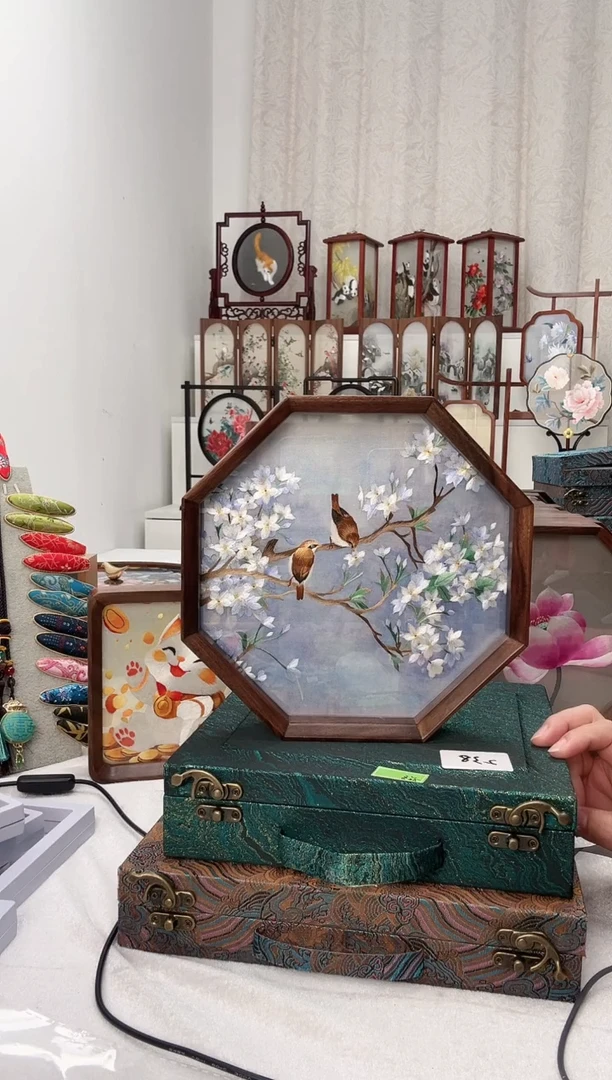 扇子苏绣作品手工摆台