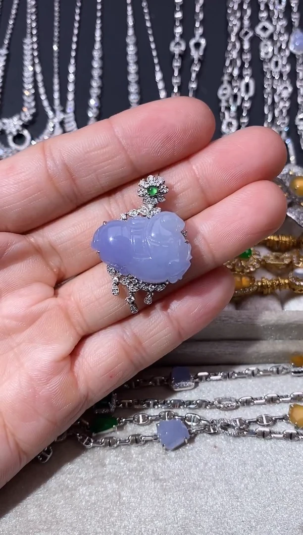 颈饰18K金镶嵌翡翠吊坠