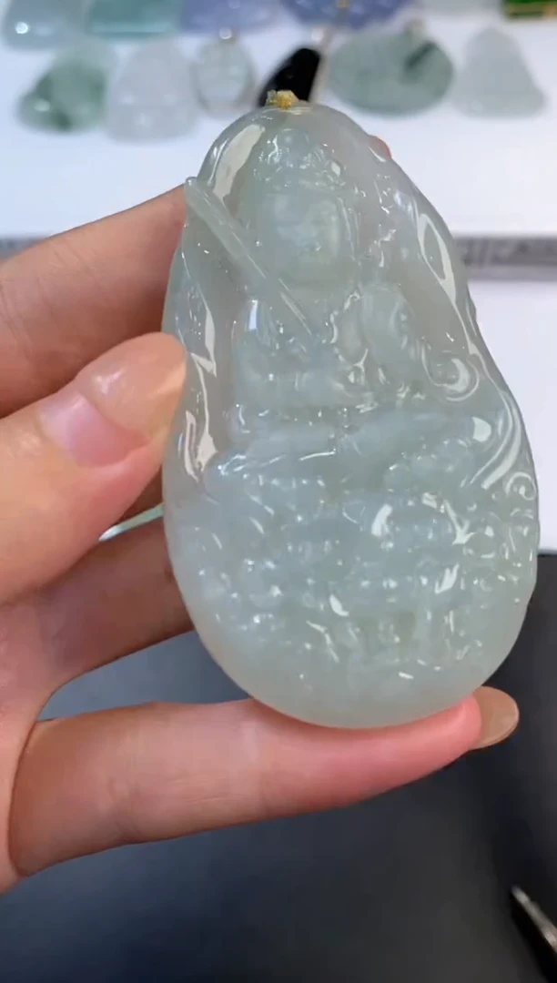 未镶嵌挂件翡翠373185    多人
