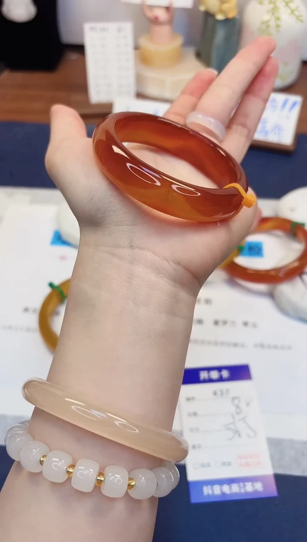 【闪购商品】石英质玉手镯未镶嵌437-玛瑙-圈口56