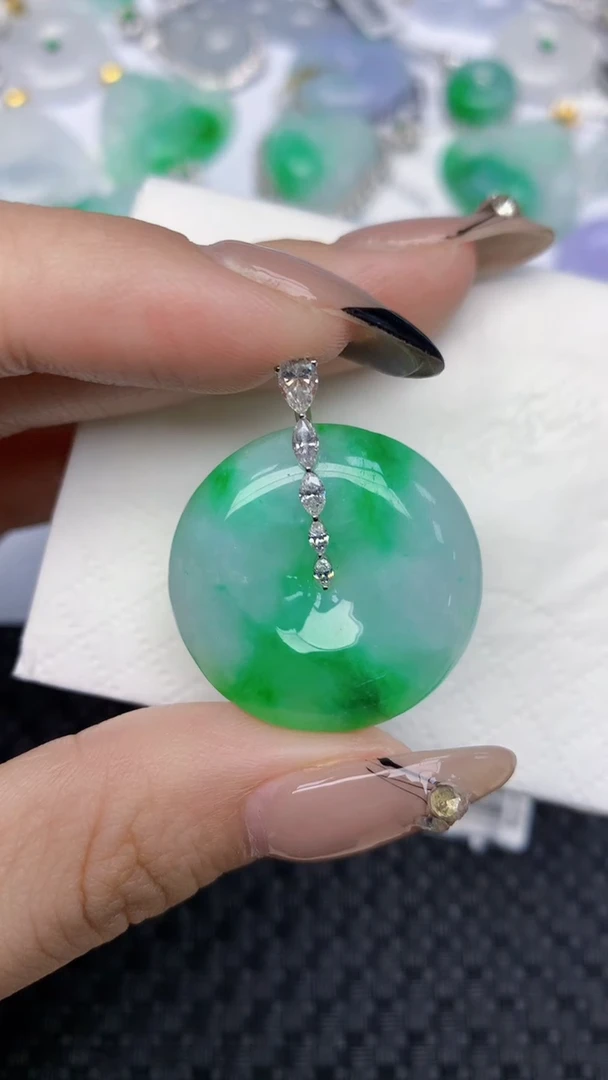 颈饰18K金镶嵌翡翠天然缅甸翡翠a货百元以上9元证书费自理