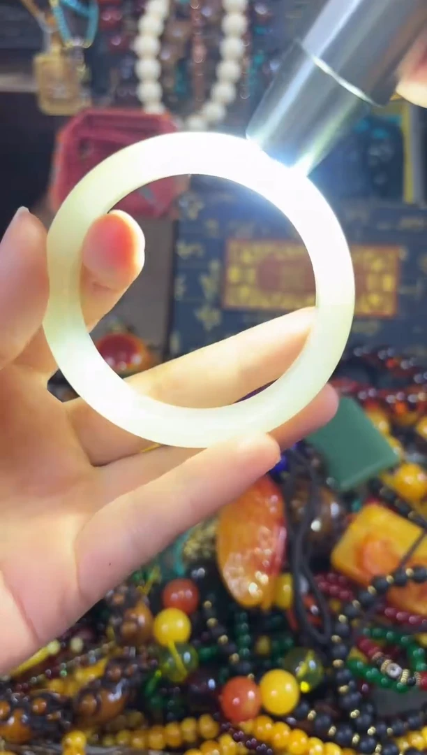 和田玉未镶嵌颈饰..................