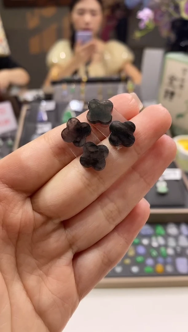 颈饰未镶嵌翡翠小***?幸运草