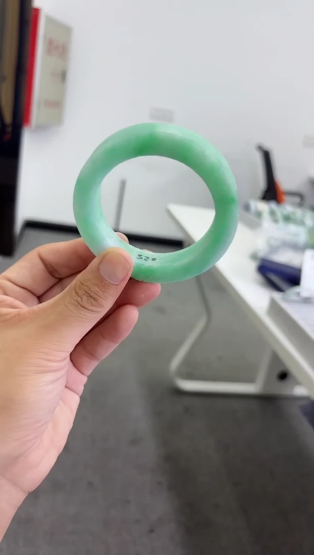 定制翡翠手镯未镶嵌手镯