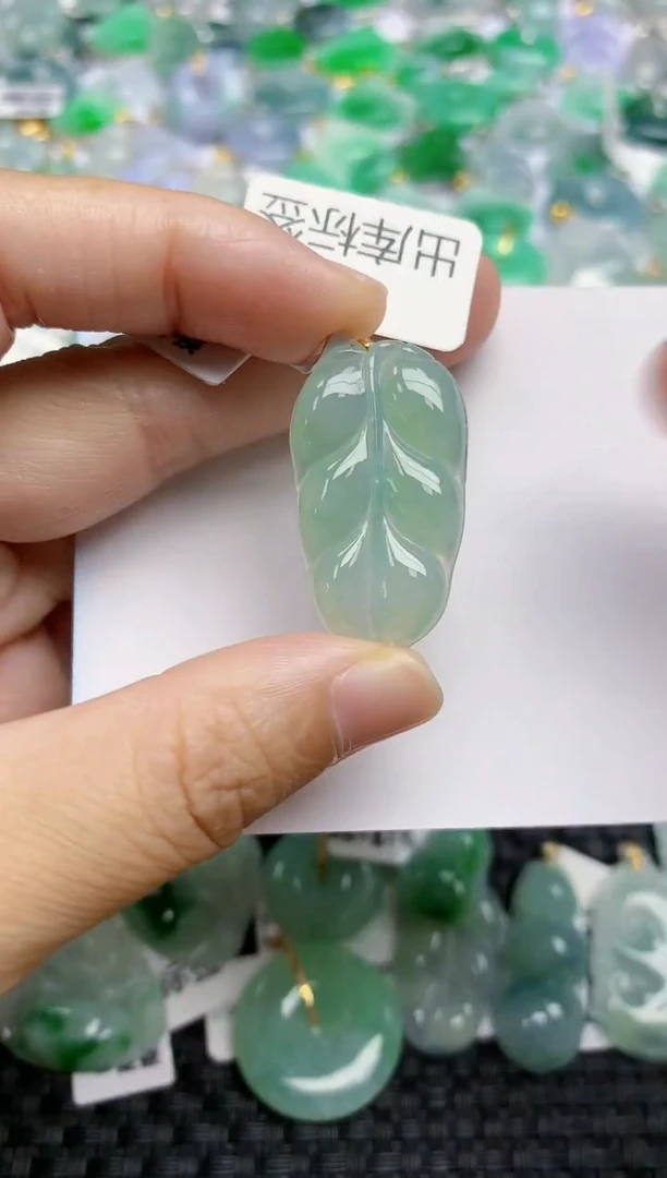 翡翠18K金镶嵌颈饰天然A货翡翠
