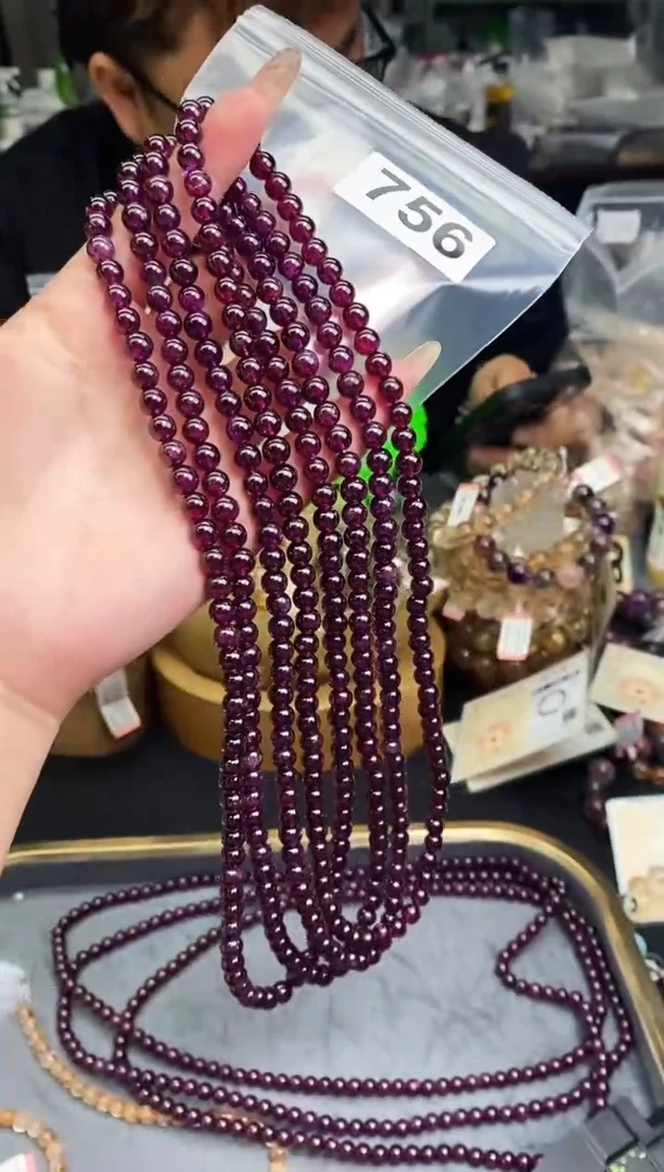 石榴石（紫牙乌）手串未镶嵌手串756多样性发其一