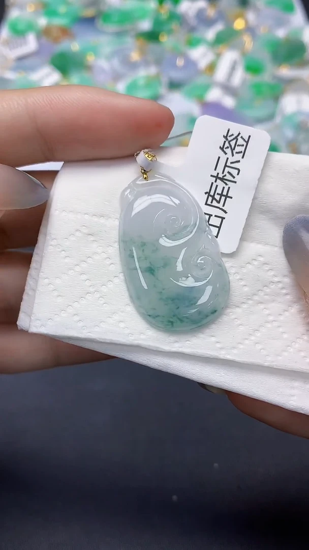 翡翠18K金镶嵌颈饰天然缅甸a货翡翠