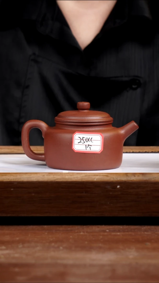 茶壶紫砂黑星土德钟250CC