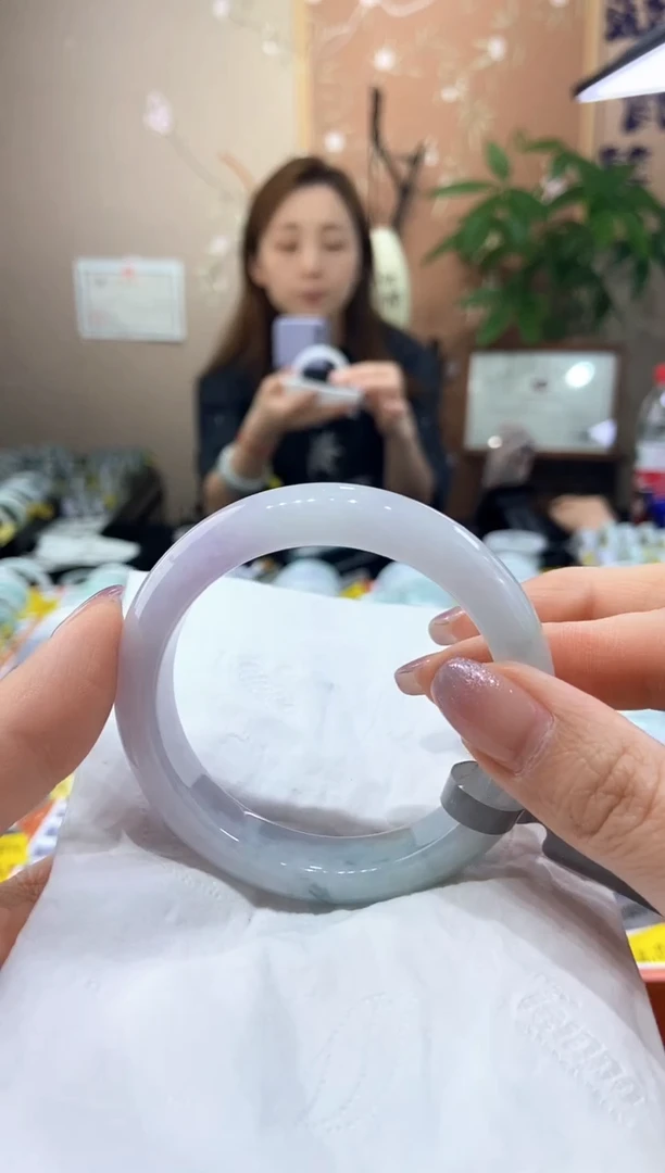 翡翠手镯（贵妃镯）未镶嵌55圈口