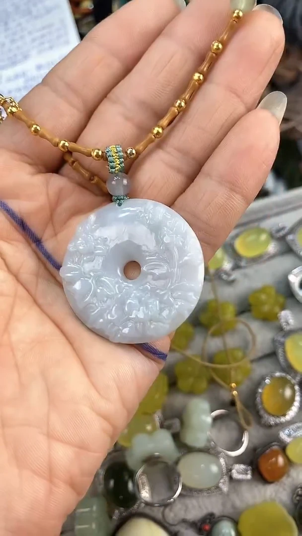 翡翠未镶嵌颈饰多样性发货其中之一