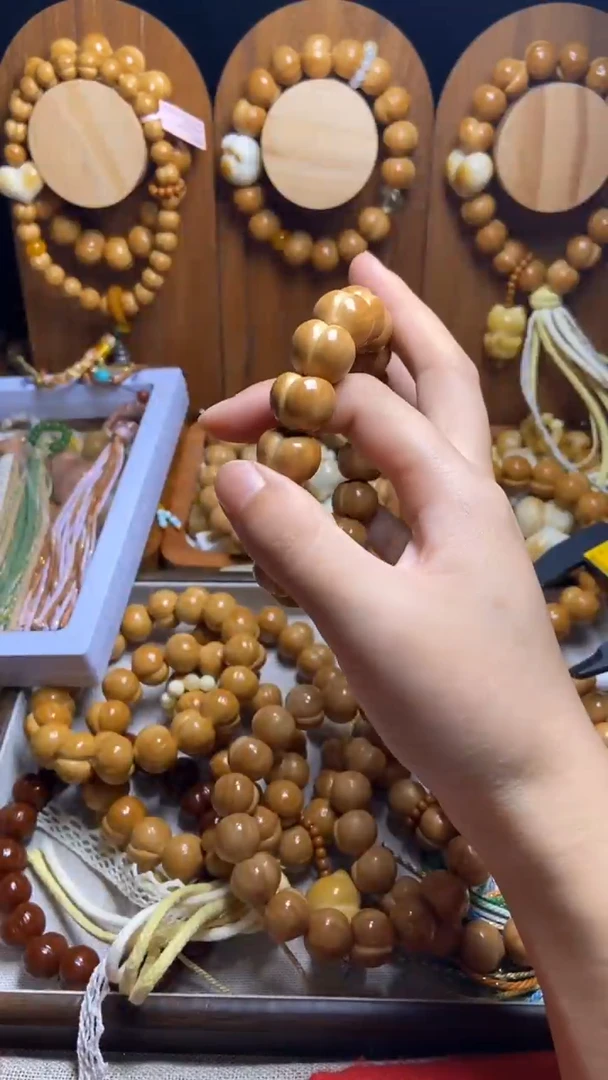 手串猴头核桃朱*娟全品纯手工奶油泡芙藏式配饰一套