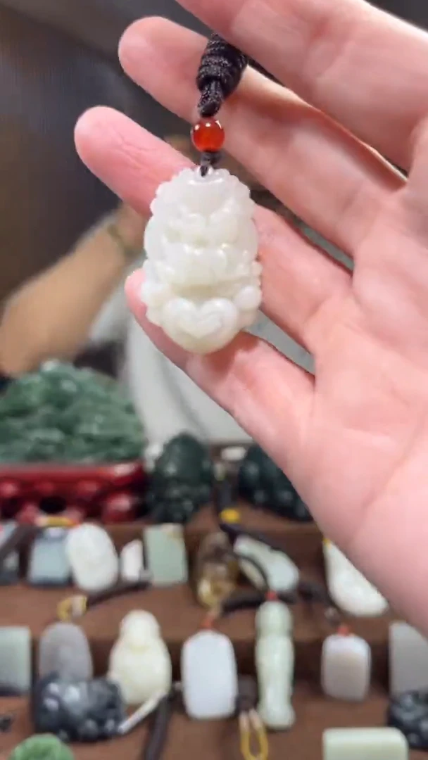 颈饰未镶嵌和田玉·