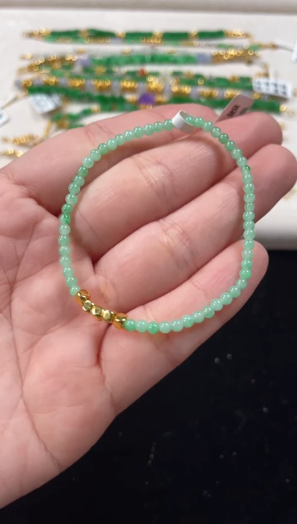 足金镶嵌手串翡翠一条   P542