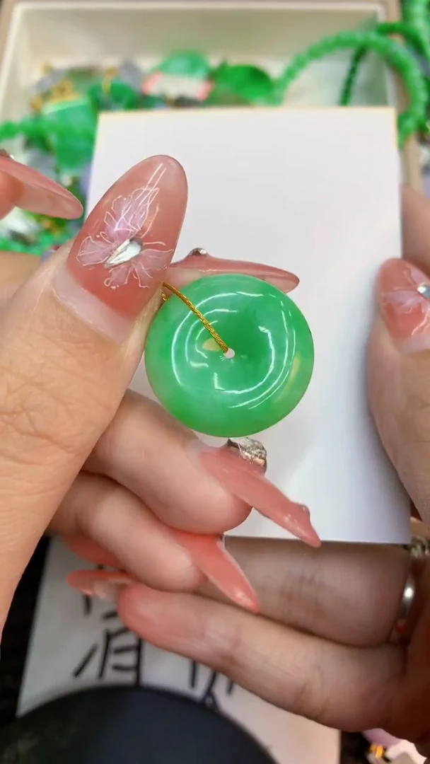 颈饰未镶嵌翡翠1