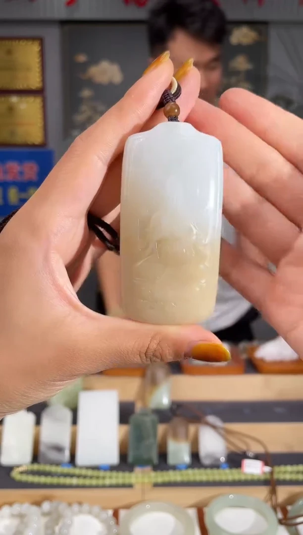 和田玉未镶嵌颈饰1