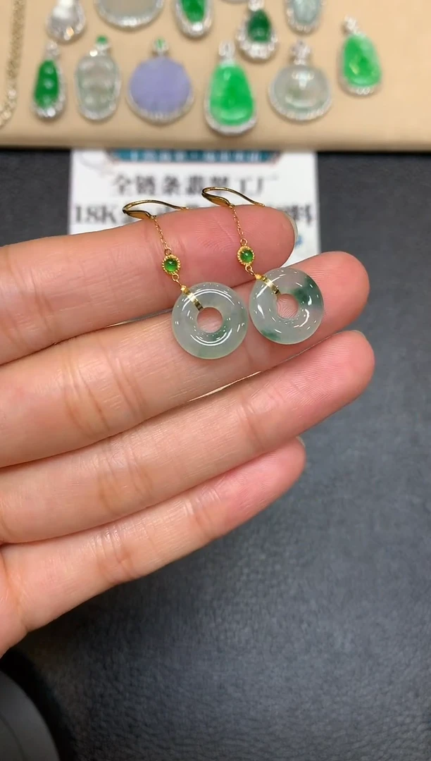 18K金镶嵌翡翠耳饰甜甜圈【无服务费