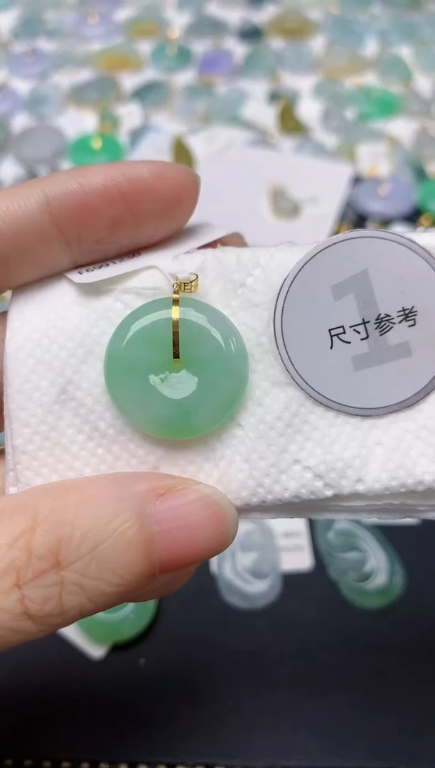翡翠18K金镶嵌颈饰天然缅甸A货翡翠