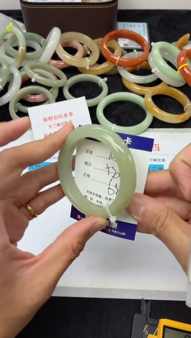 未镶嵌手镯石英质玉103