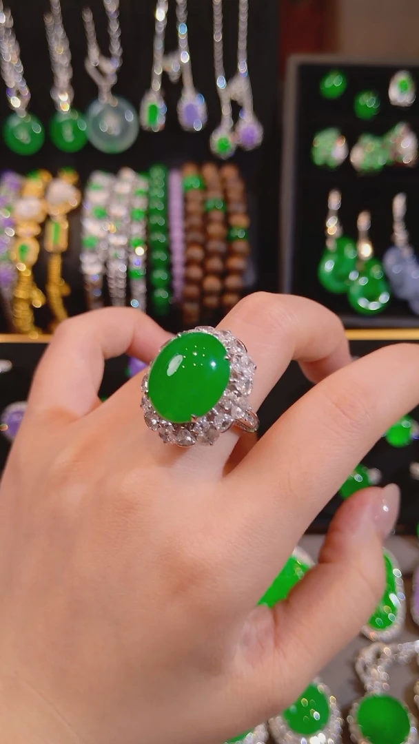 吊坠(不含链)18K金镶嵌翡翠蛋面戒指