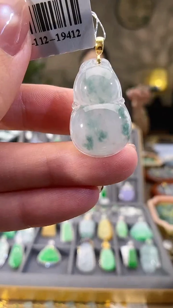 吊坠(不含链)18K金镶嵌翡翠葫芦