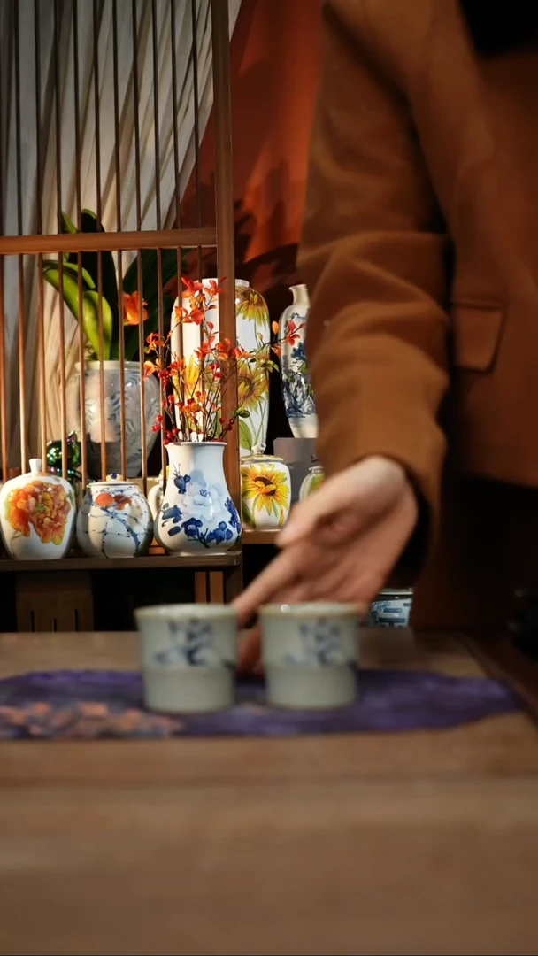 当代景德镇设计师釉下手绘陶瓷花瓶